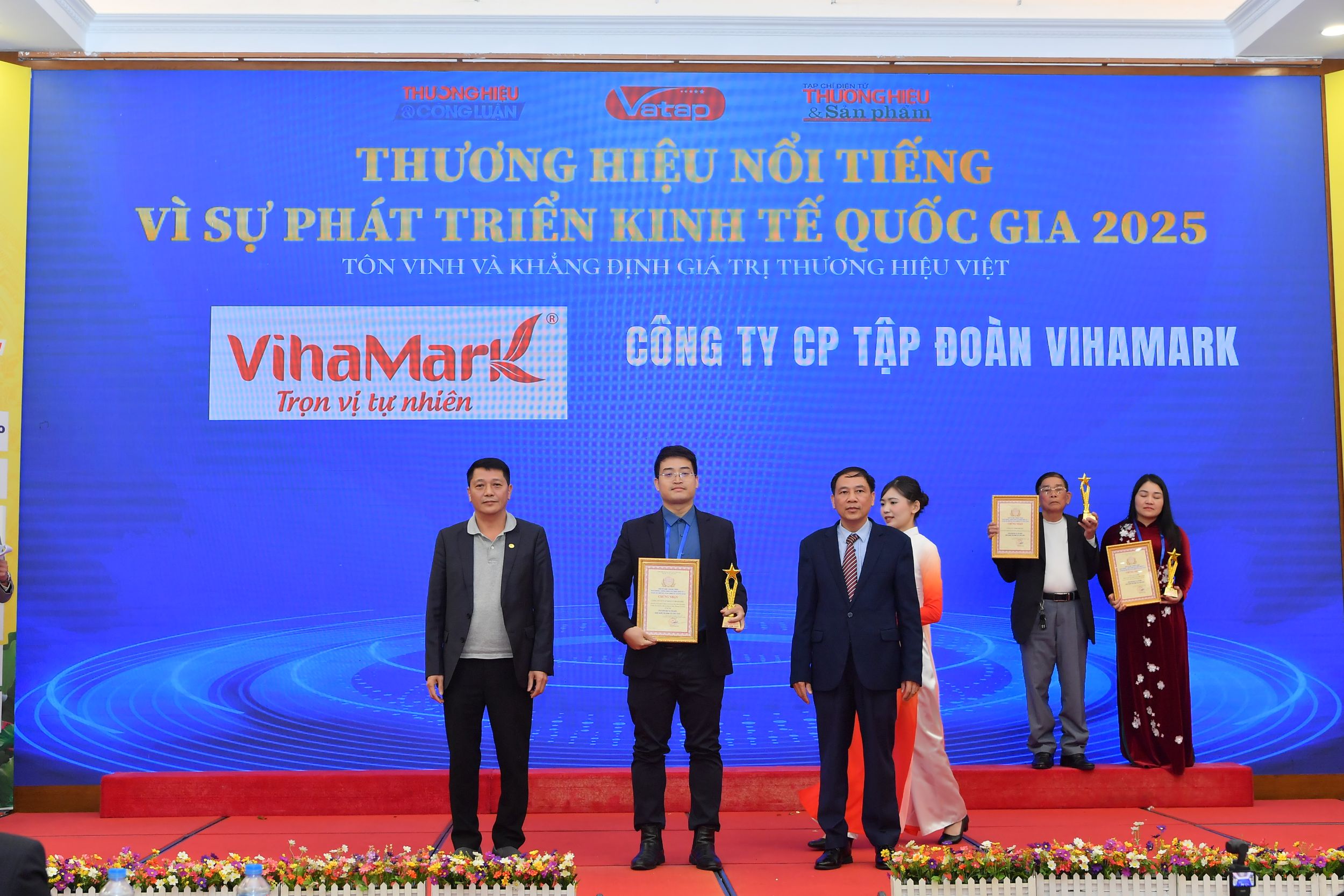 VIHAMARK VINH DỰ ĐÓN NHẬN GIẢI THƯỞNG SẢN PHẨM TIÊU BIỂU ĐƯỢC NGƯỜI TIÊU DÙNG YÊU THÍCH 2025
